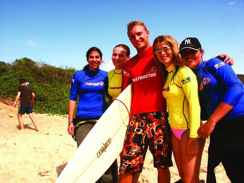 Akár szörf-instruktor tanfolyamra is beiratkpzhatsz, elég csajozós/pasizós hivatásnak tűnik!