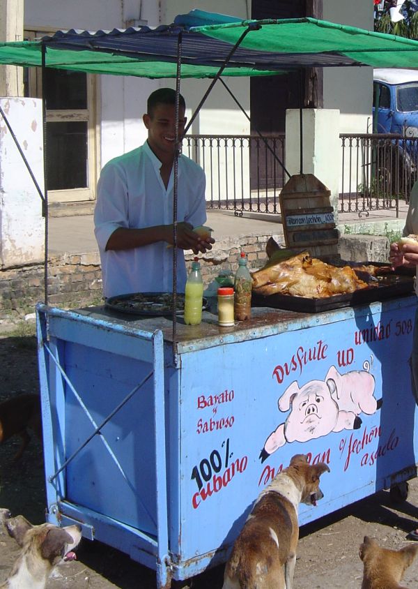 street_food_kubai_modra_pan_con_lechon